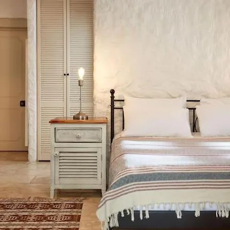 Villa Luxurious With Pool In The Center Of Alacati Cesme