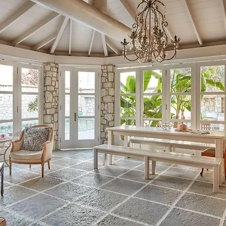 Luxurious With Pool In The Center Of Alacati Villa Çeşme