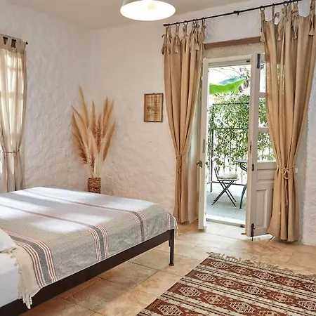 Luxurious With Pool In The Center Of Alacati Villa Cesme
