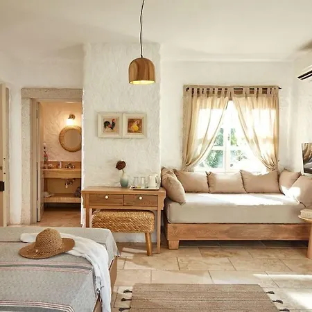 Luxurious With Pool In The Center Of Alacati *