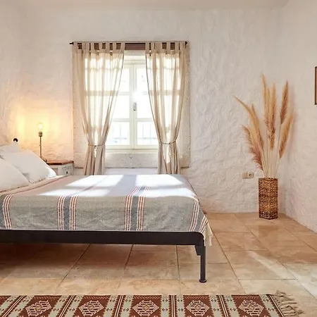 Luxurious With Pool In The Center Of Alacati