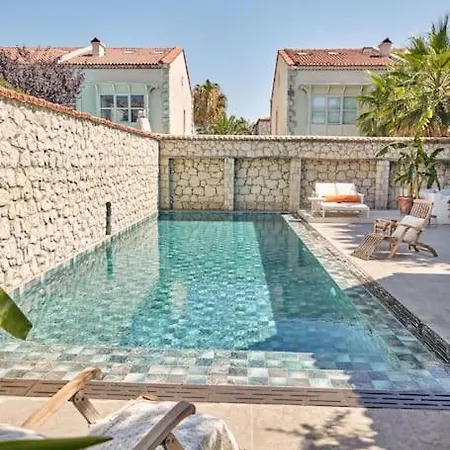 Villa Luxurious With Pool In The Center Of Alacati *