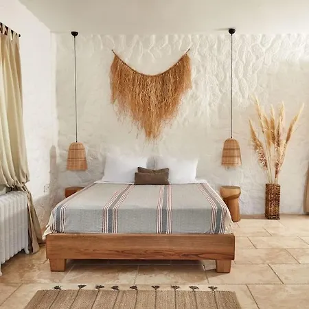 Luxurious With Pool In The Center Of Alacati *
