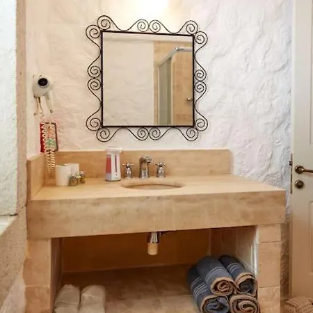 Luxurious With Pool In The Center Of Alacati וילה