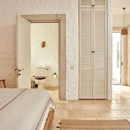 Luxurious With Pool In The Center Of Alacati